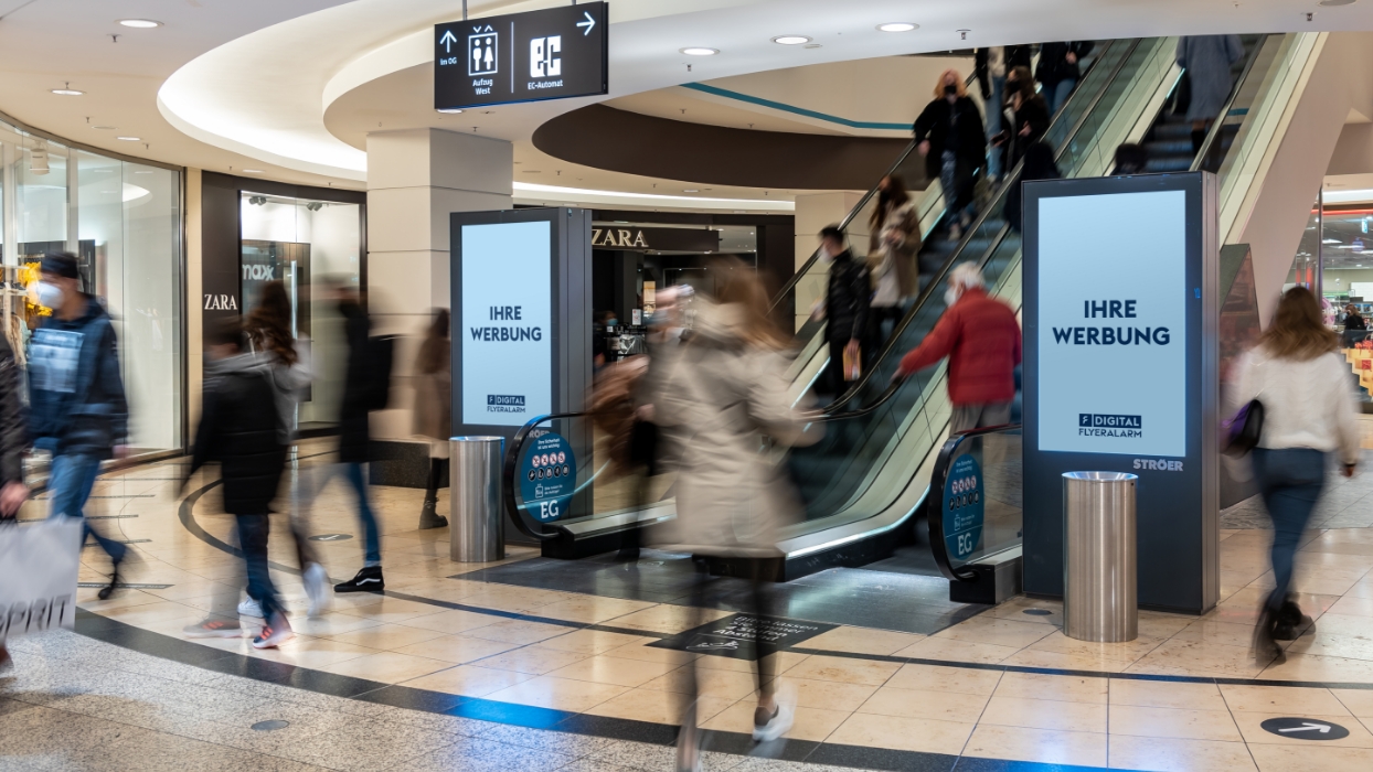 Digitale Außenwerbung in Einkaufszentren schalten Beispiel