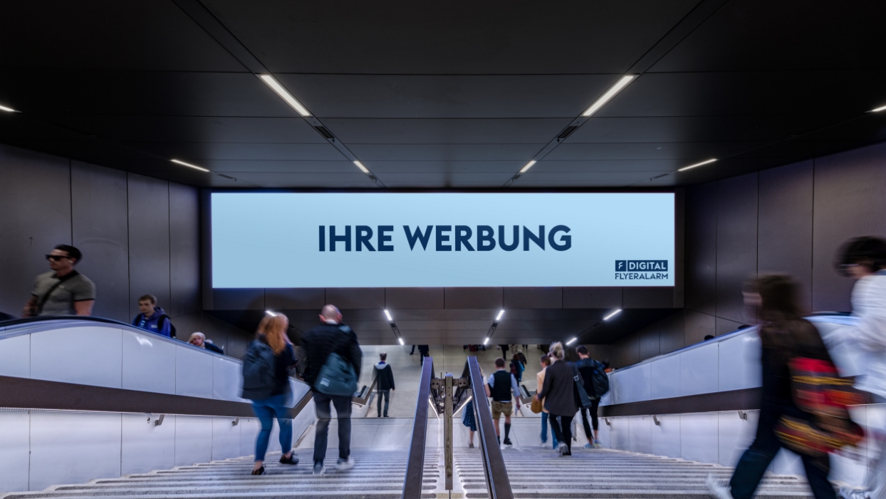 Digitale Außenwerbung in Bahnhöfen & ÖPNV schalten Beispiel